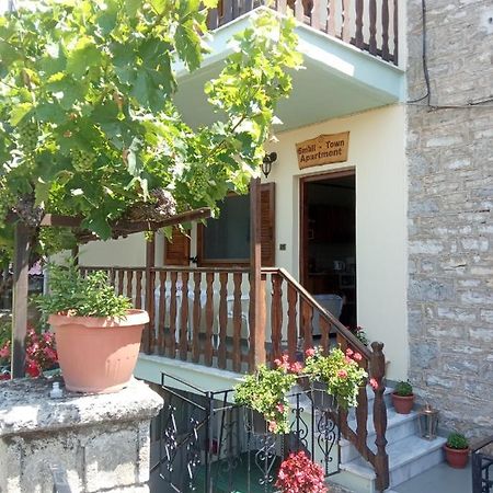 Small Town Apartment โคนิทซา ภายนอก รูปภาพ