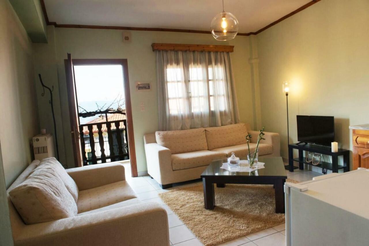 Small Town Apartment โคนิทซา ภายนอก รูปภาพ